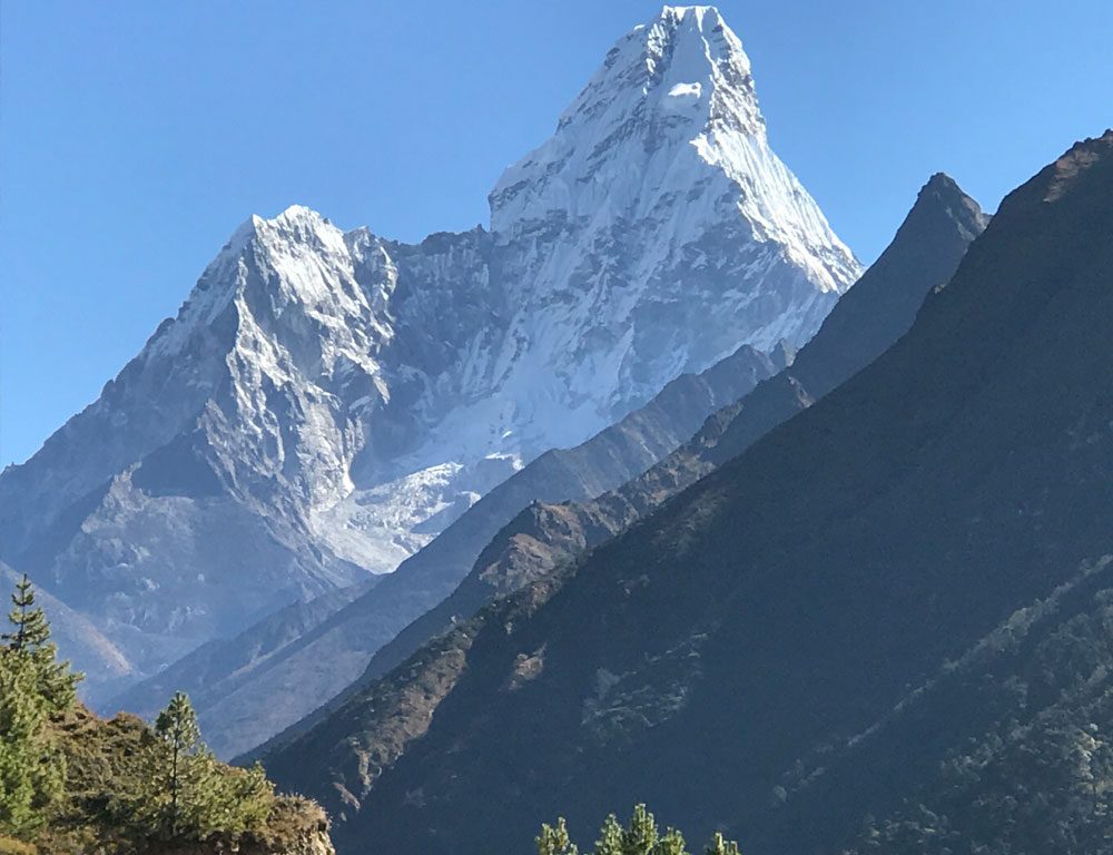 spectacular-mt-ama-dablam
