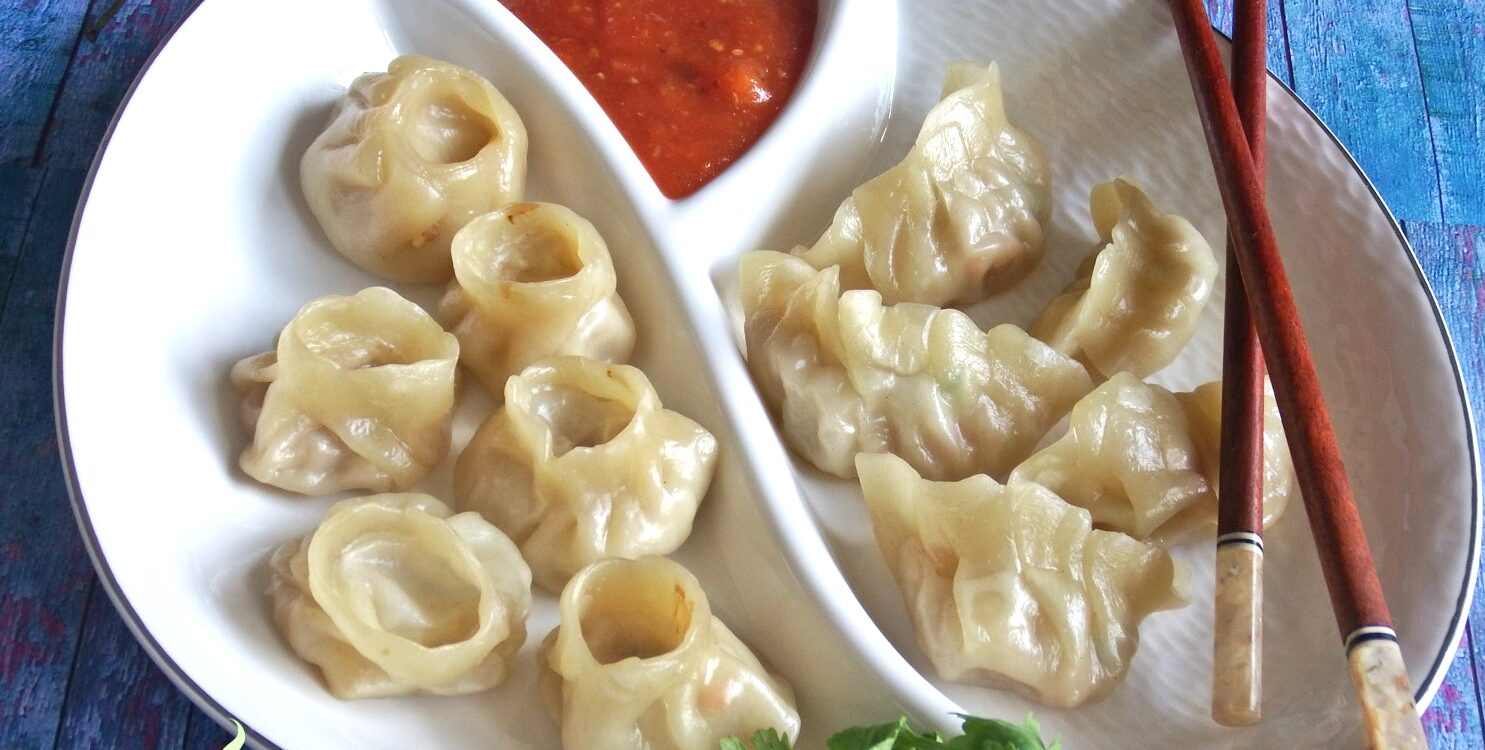 steamed chicken momos