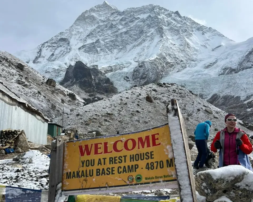 makalu-base-camp-welcome-sign-4870m