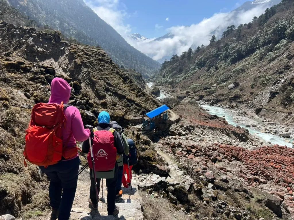 makalu-region-trekkers-river-trail