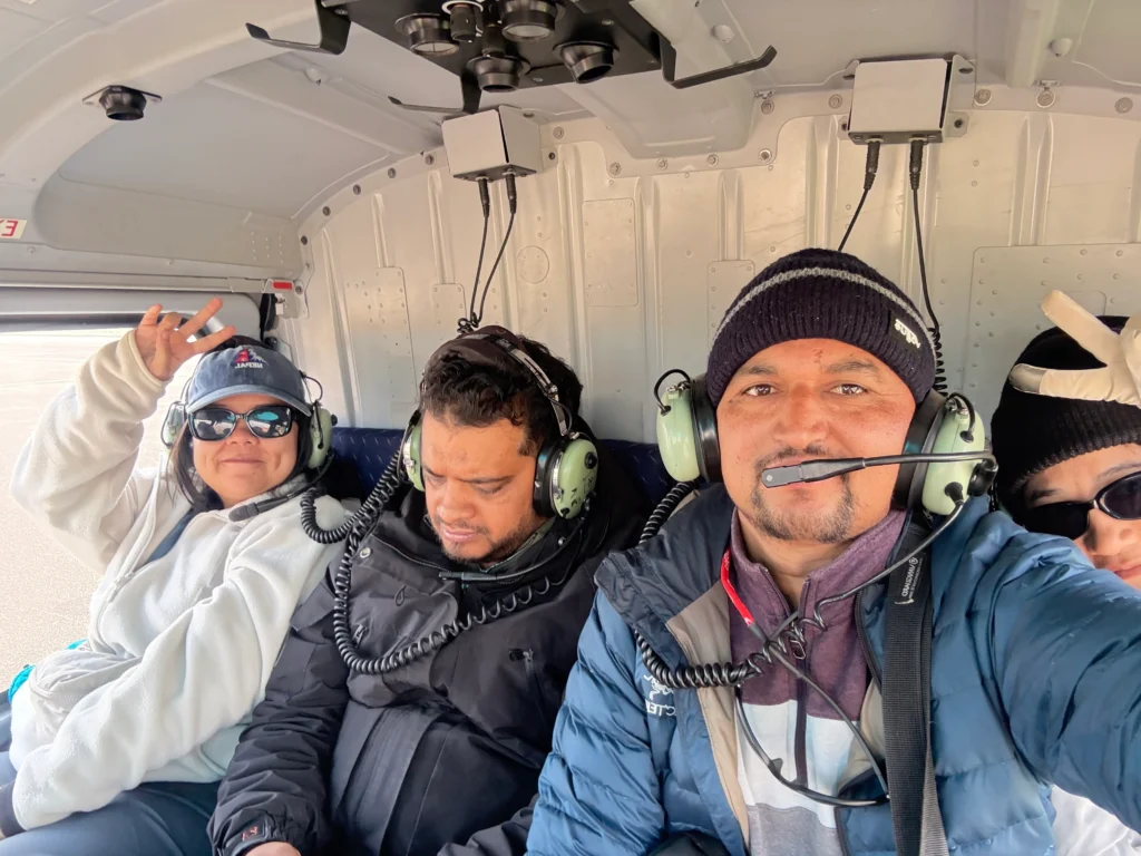 abc-heli-tour-passengers-selfie-inside-helicopter