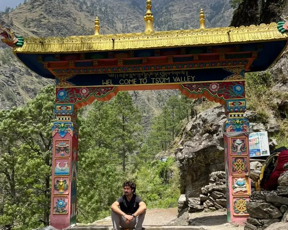 manaslu-tsum-valley-trek-welcome-gate-nepal