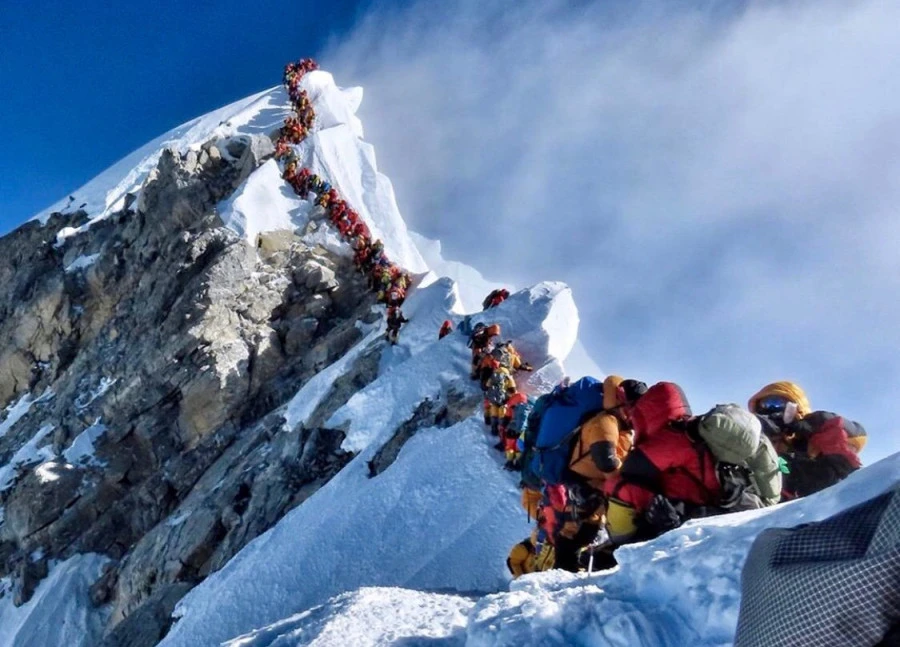 Mount Everest Death Zone: What Every Climber Needs to Know 3 Climbers ascending in a long queue near the Hillary Step close to the Mount Everest summit